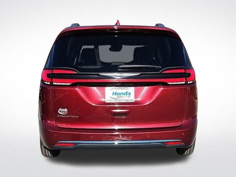 Used 2021 Chrysler Pacifica Touring-L image 7