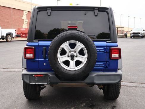 Used 2018 Jeep Wrangler Unlimited Sport S AWD/4WD image 23