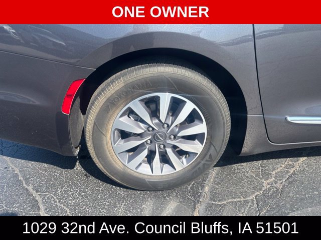 Used 2023 Chrysler Pacifica Limited FWD image 8