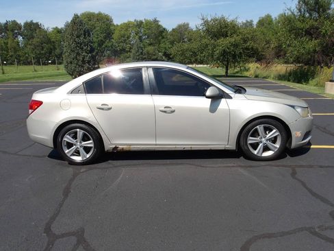 Used 2012 Chevrolet Cruze LT FWD image 2