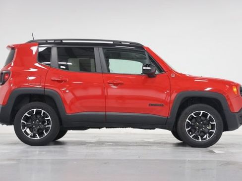 Used 2023 Jeep Renegade Trailhawk w/ Trailhawk Elite Group AWD/4WD image 15