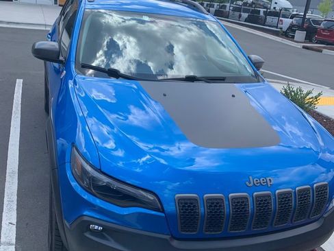 Used 2020 Jeep Cherokee Trailhawk w/ Technology Group AWD/4WD image 7