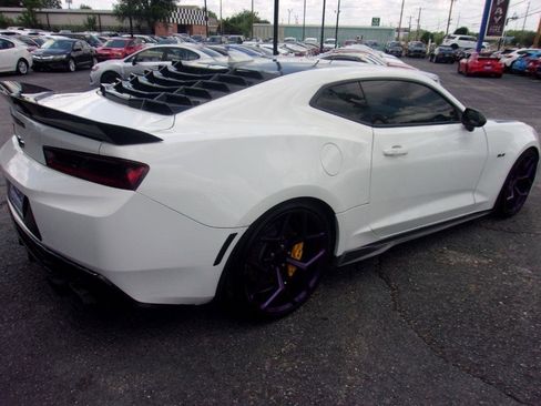 Used 2018 Chevrolet Camaro SS RWD image 5