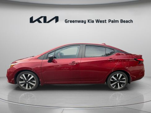 Used 2022 Nissan Versa SR FWD image 4