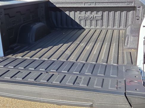 New 2026 GMC Sierra 1500 SLT image 7