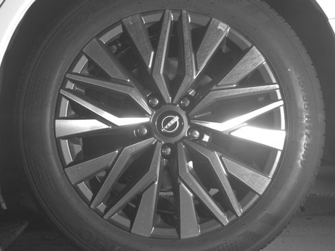 Used 2025 Nissan Altima 2.5 SV FWD image 14