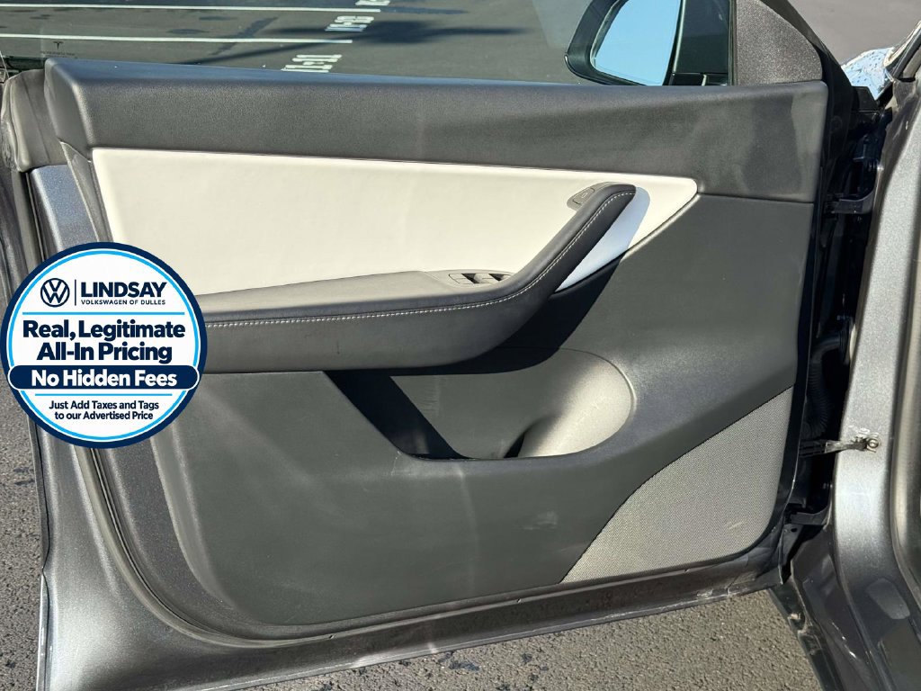 Used 2022 Tesla Model Y Performance AWD/4WD image 9
