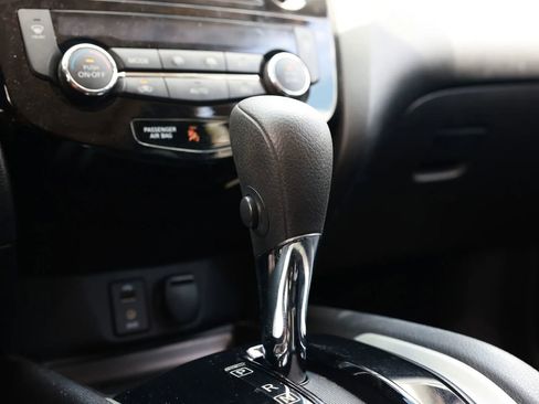 Used 2014 Nissan Rogue SV w/ SV Moonroof Package FWD image 39