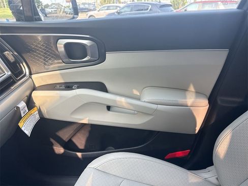 New 2025 Kia Sorento S image 24