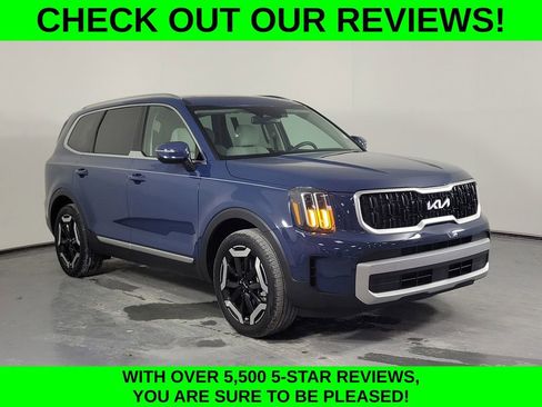 Used 2024 Kia Telluride EX w/ EX Captain's Chair Package FWD image 3