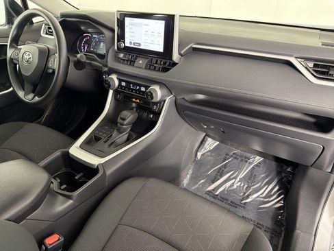 Used 2025 Toyota RAV4 XLE image 36