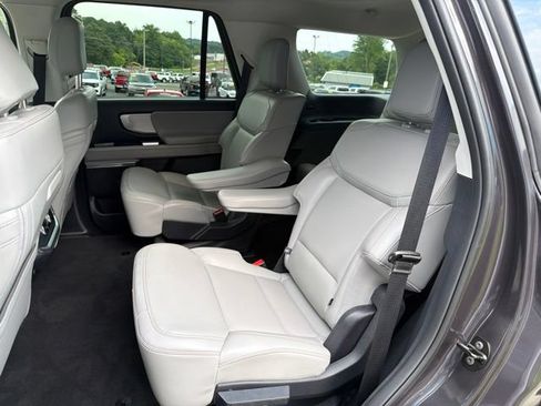 Used 2025 Ford Expedition Active AWD/4WD image 18
