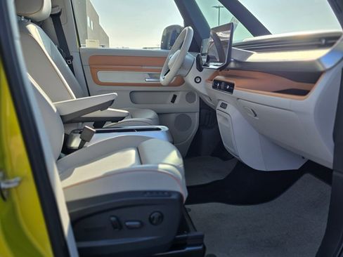 Used 2025 Volkswagen ID. Buzz 1st Edition image 10