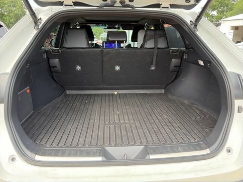 Used 2024 Toyota Venza Limited AWD/4WD image 3