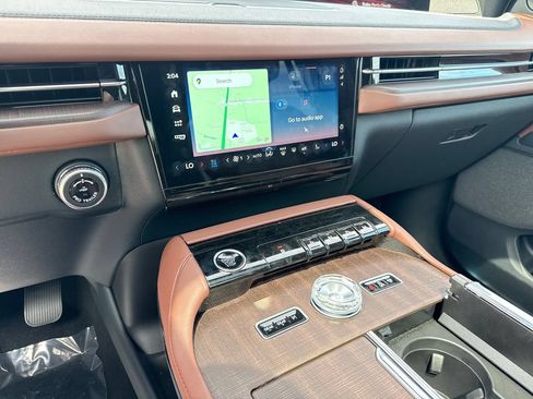 Used 2025 Lincoln Navigator Reserve AWD/4WD image 18