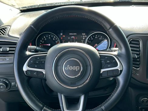 Used 2019 Jeep Compass Trailhawk image 12