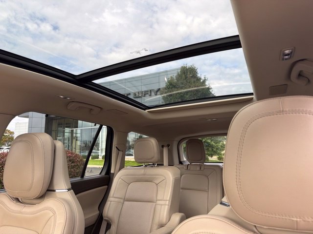 Used 2021 Lincoln Aviator Grand Touring w/ Equipment Group 302A AWD/4WD image 16