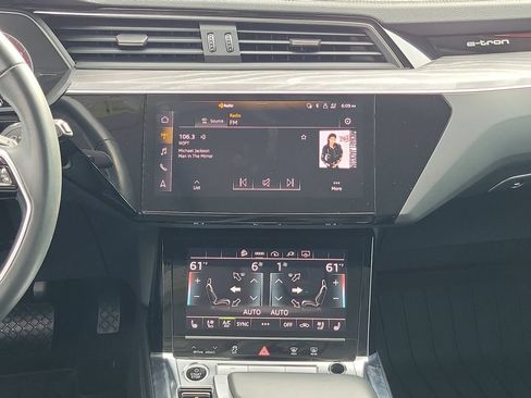 Certified 2024 Audi Q8 e-tron Premium Plus AWD/4WD image 22