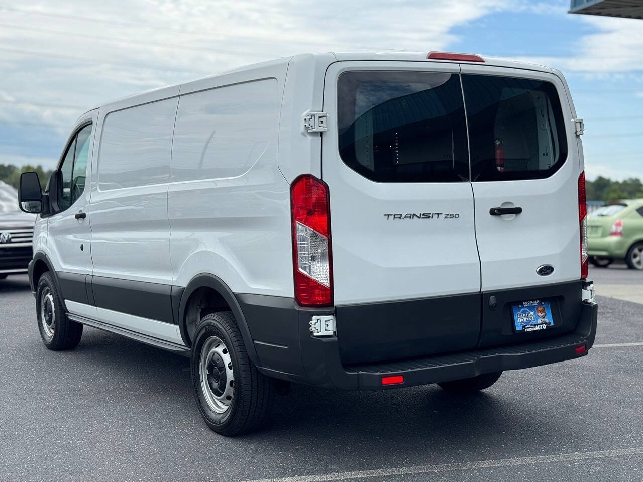 Used 2018 Ford Transit 250 130 Low Roof RWD image 5