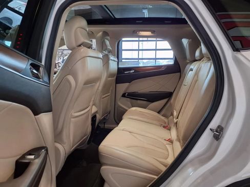 Used 2017 Lincoln MKC Select image 15