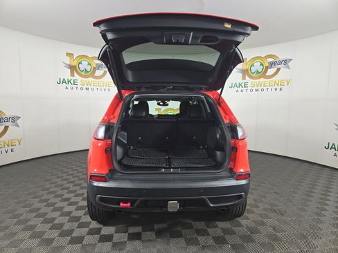Used 2021 Jeep Cherokee Trailhawk w/ Sun & Sound Group AWD/4WD image 33