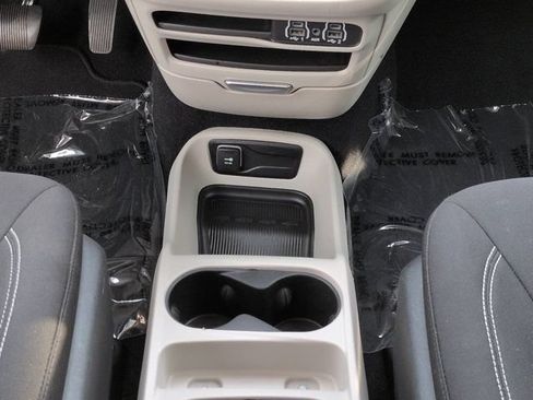 Used 2023 Chrysler Voyager LX FWD image 19