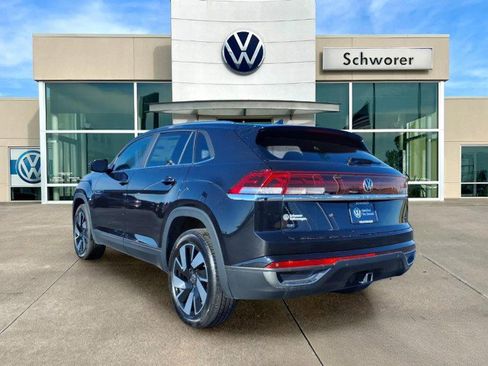 Certified 2024 Volkswagen Atlas Cross Sport SE image 2