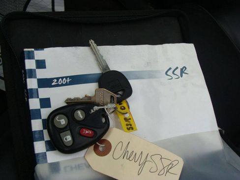 Used 2004 Chevrolet SSR w/ Preferred Equipment Group image 11