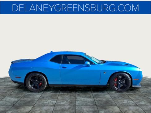 Used 2016 Dodge Challenger SRT Hellcat RWD image 2