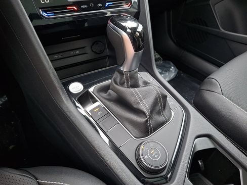 New 2026 Volkswagen Taos SEL AWD/4WD image 10