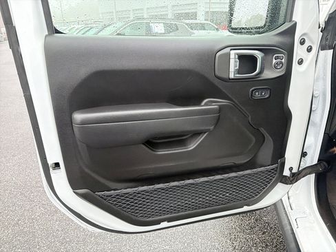 Used 2025 Jeep Wrangler Willys image 11