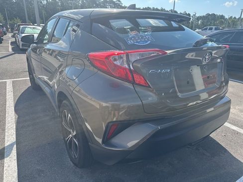 Used 2021 Toyota C-HR LE FWD image 3