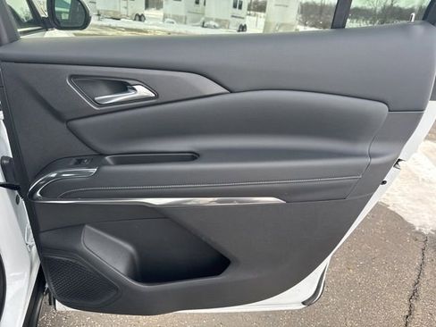 Used 2025 Chevrolet Traverse LT image 25