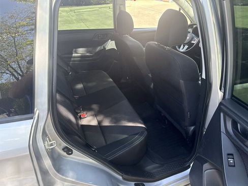 Used 2018 Subaru Forester 2.5i Premium w/ All-Weather Package AWD/4WD image 17