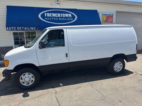 Used 2005 Ford E-250 and Econoline 250 RWD image 3