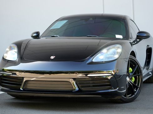 Used 2018 Porsche 718 Cayman RWD image 3