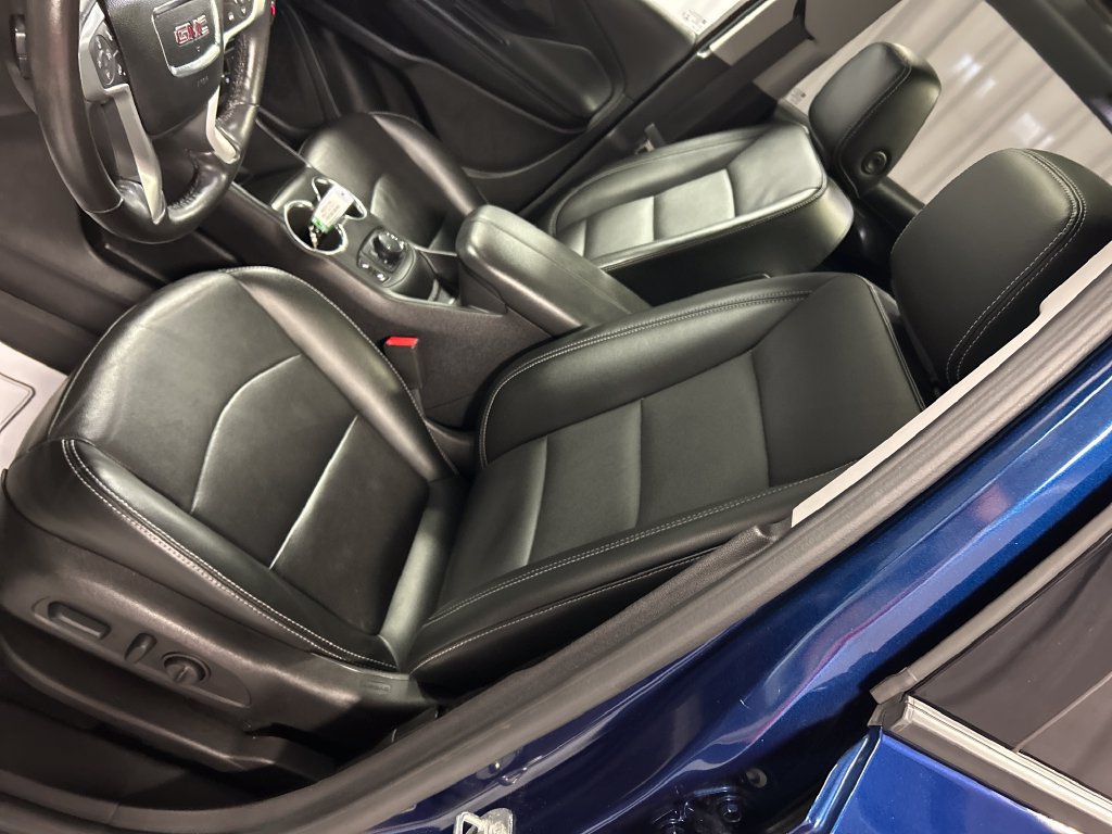 Used 2022 GMC Terrain SLT w/ Elevation Edition FWD image 12