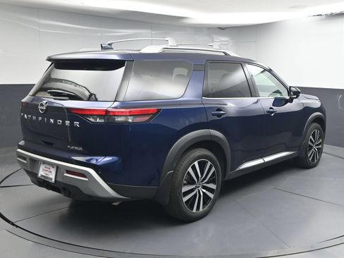 Certified 2025 Nissan Pathfinder Platinum FWD image 7