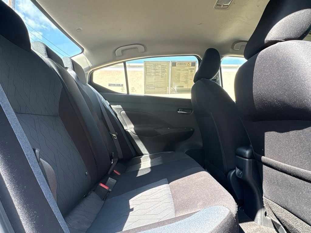 Used 2025 Nissan Versa SV FWD image 27