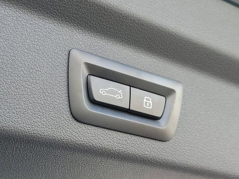 Used 2025 BMW X2 xDrive28i image 9