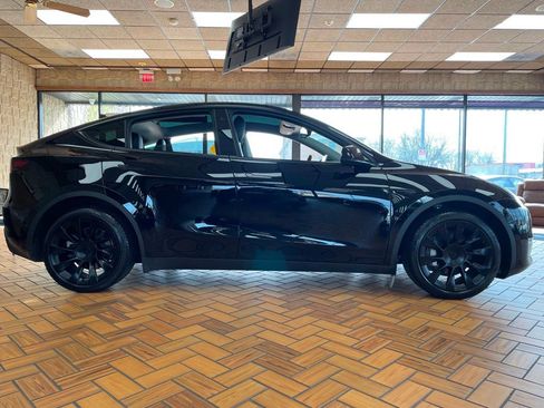 Used 2022 Tesla Model Y Long Range image 7