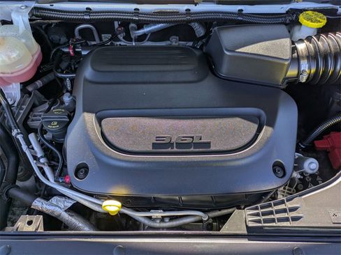 Used 2022 Chrysler Pacifica Limited image 25