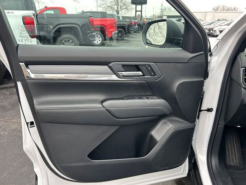 New 2026 GMC Terrain Elevation w/ Technology Package II AWD/4WD image 17