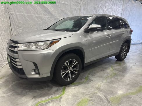 Used 2019 Toyota Highlander LE image 1