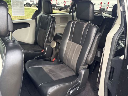 Used 2020 Dodge Grand Caravan SXT FWD image 10