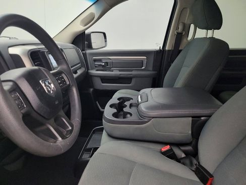 Used 2019 RAM 1500 Classic SLT image 17