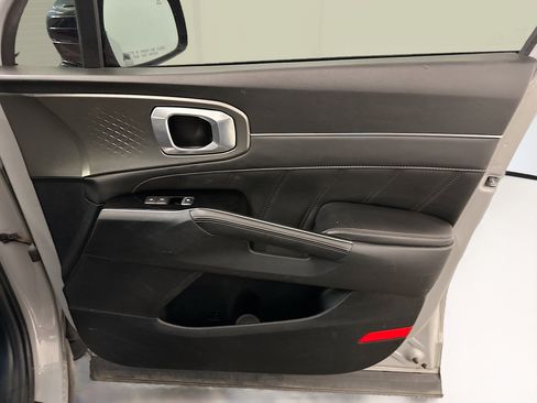 Used 2022 Kia Sorento SX image 36