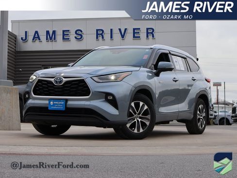 Used 2021 Toyota Highlander XLE image 1