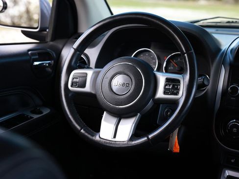 Used 2016 Jeep Compass Latitude image 28