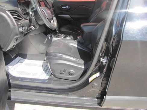 Used 2019 Jeep Cherokee Limited AWD/4WD image 10
